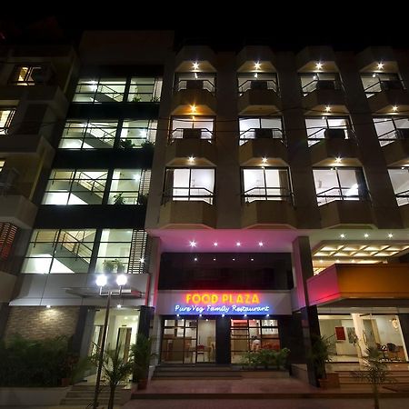 Hotel New Holiday Plaza Nashik Buitenkant foto