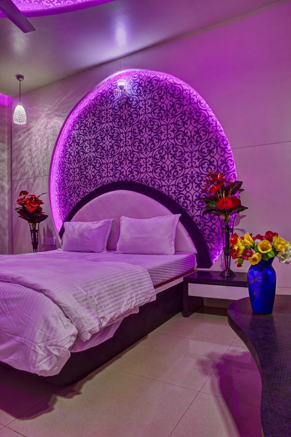 Hotel New Holiday Plaza Nashik Buitenkant foto